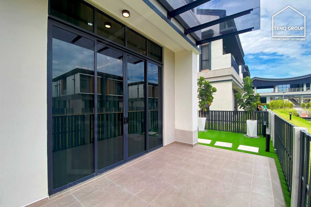 Connecting with nature between indoor and outdoor of bungalows
